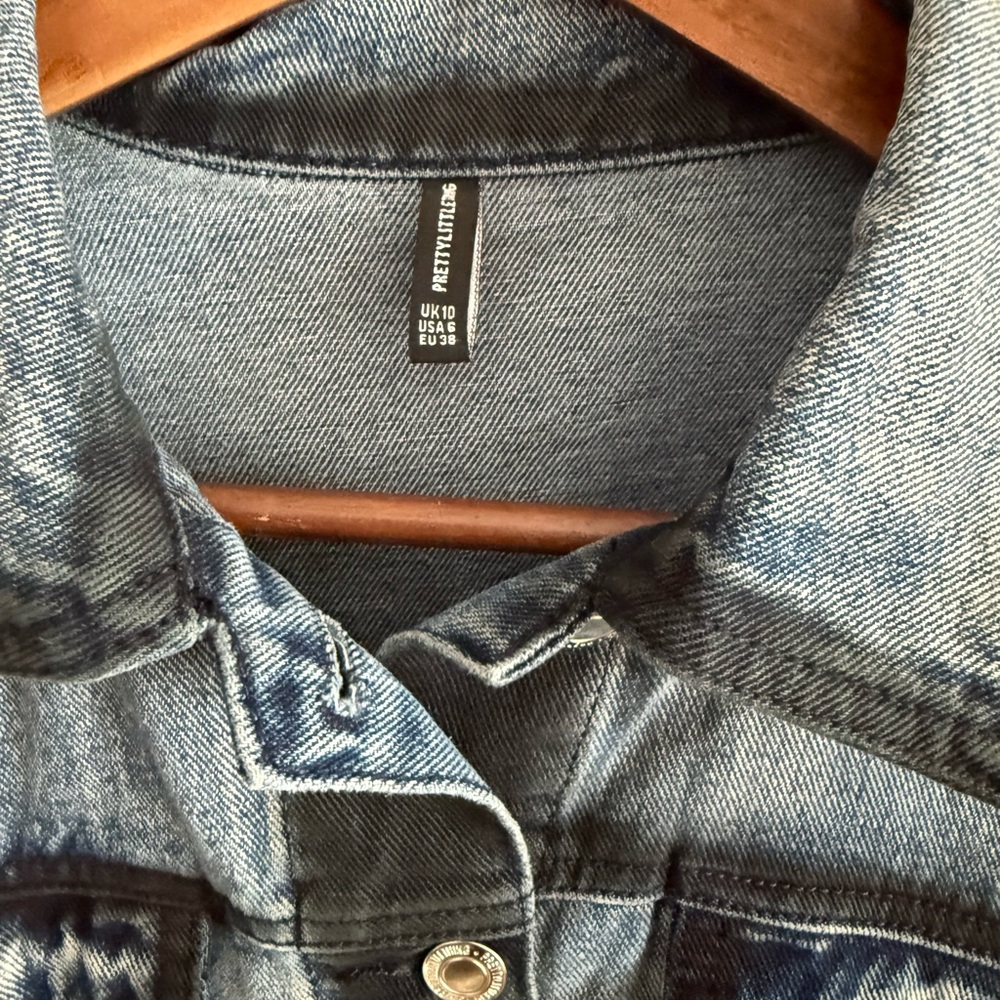 PrettyLittleThing Acid Wash Cropped Denim Jacket Oversized Boxy US 6 - Picture 11 of 11